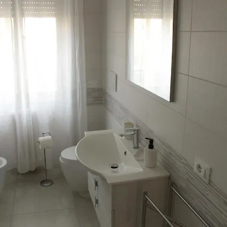 Alcalu Apartment San Vincenzo